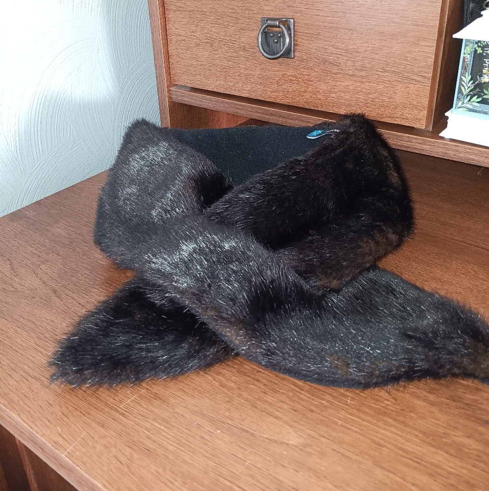 Elegant Faux Fur Collar Scarf